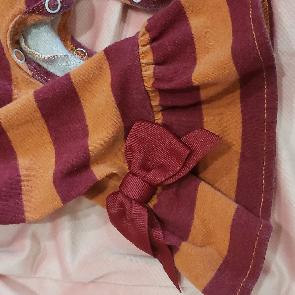RicRac & Ruffles 3/6 pants romper Ruffle legs & bow * - Picture 4 of 8